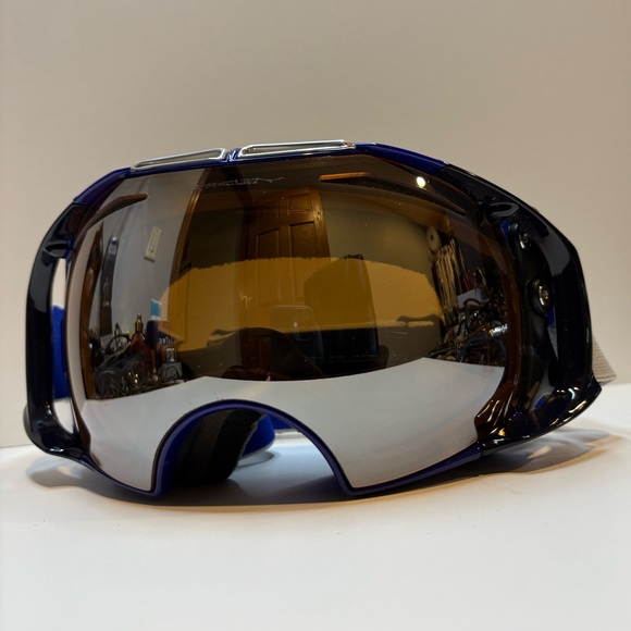 Oakley Airbrake Blue Ski Goggles . Reflective lens Oakley Goggles - Picture 14 of 15